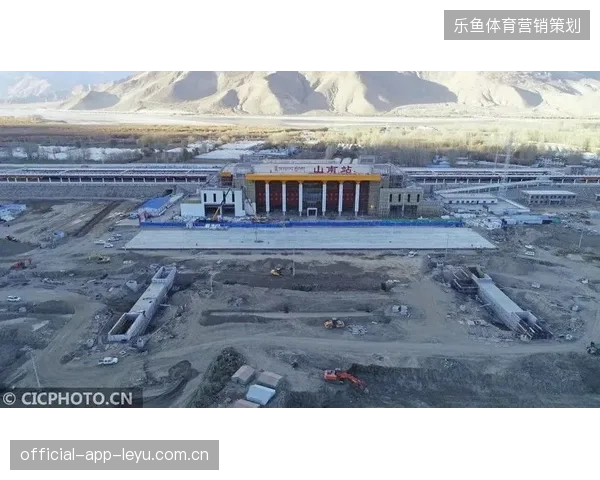 轨道交通与接驳巴士精准并轨，如何消解八万人场馆的瞬时撤离压力？
